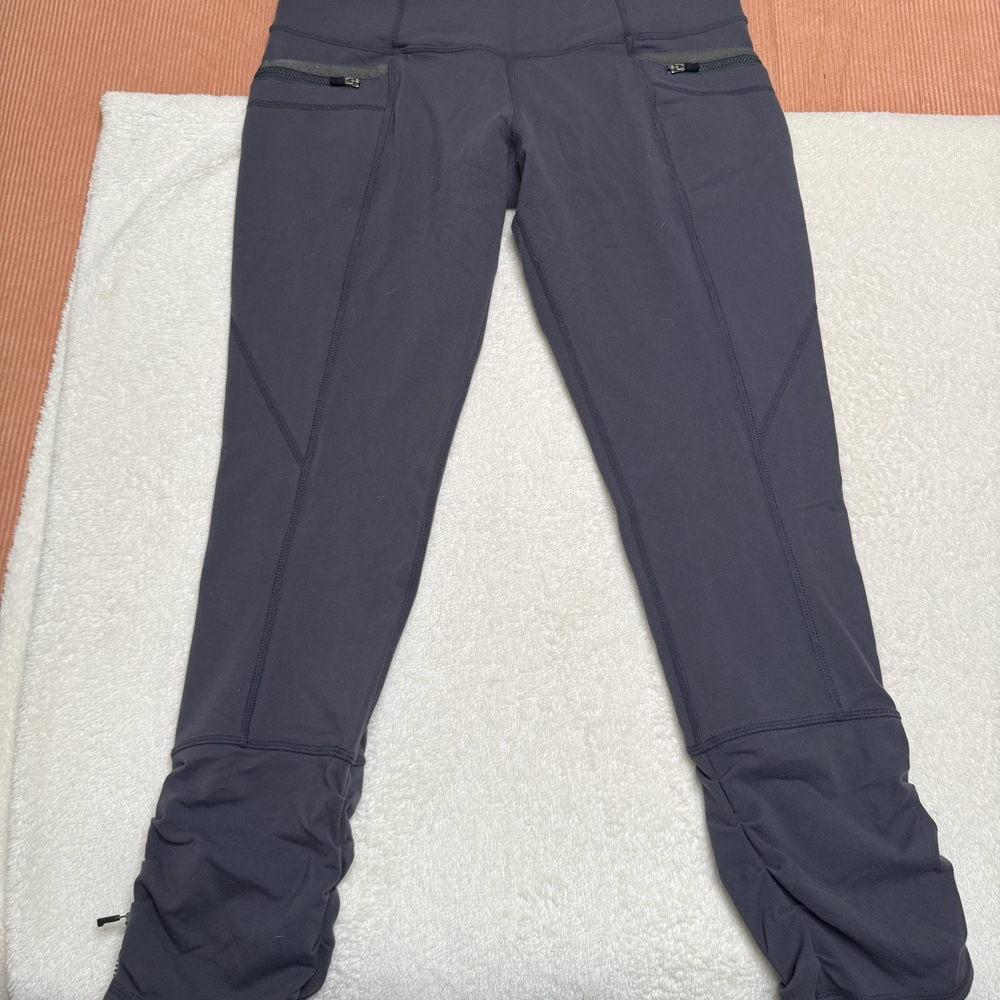 Gray Lulu Lemon Leggings with Zipper Pockets